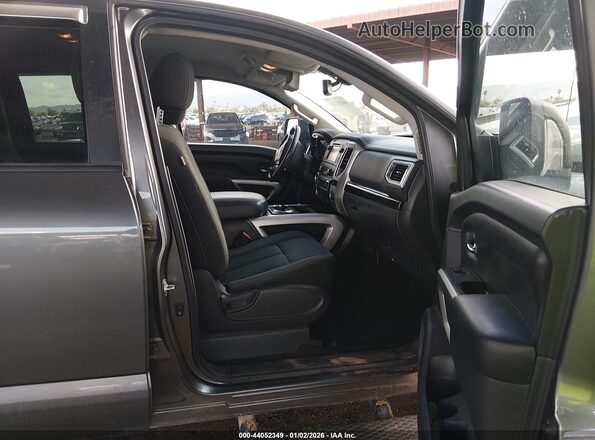 1N6BA1F48HN508198 2017 NISSAN TITAN XD Серый Вид салона спереди
