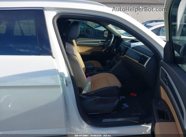 1V2FE2CA3NC205960 2022 VOLKSWAGEN ATLAS Белый Вид салона спереди