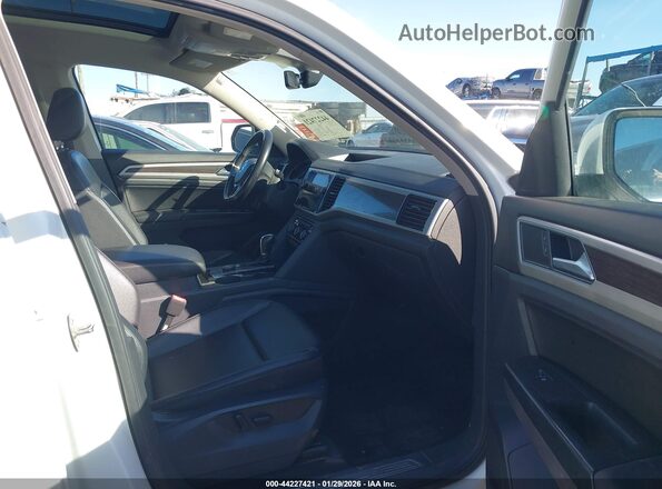 1V2MR2CA9JC521031 2018 VOLKSWAGEN ATLAS Белый Вид салона спереди