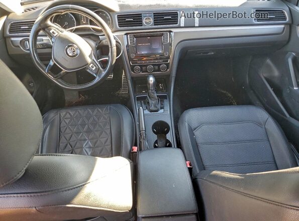 1VWDT7A38HC068726 2017 VOLKSWAGEN PASSAT Серый Вид панели приборов