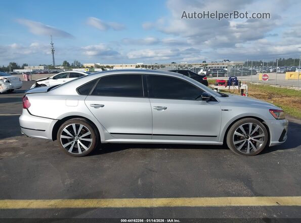 1VWJM7A32JC051183 2018 VOLKSWAGEN PASSAT Серебряный Вид задней части салона