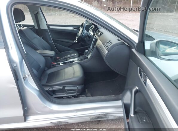 1VWLA7A30KC014474 2019 VOLKSWAGEN PASSAT Серебряный Вид салона спереди