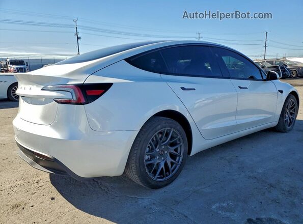 5YJ3E1EA7RF732484 2024 TESLA MODEL Белый Передняя правая четверть