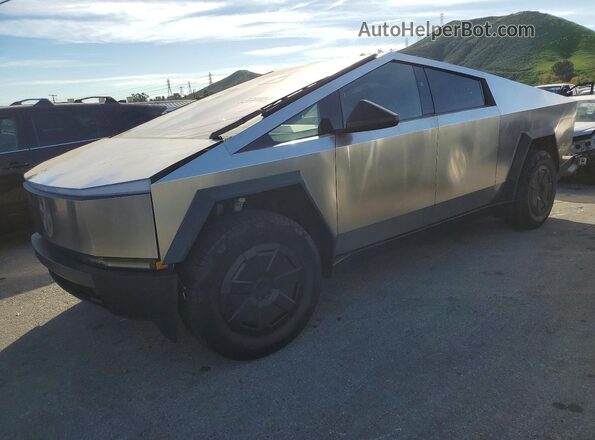 7G2CEHED7RA033076 2024 TESLA CYBERTRUCK Серебряный Задняя левая четверть