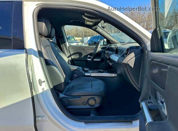 W1N4M4GBXNW195347 2022 MERCEDES-BENZ GLB-CLASS Белый Вид панели приборов
