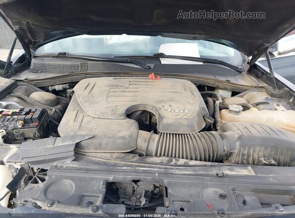 2C3CCAAG2JH283461 2018 CHRYSLER 300 Черный Вид сзади