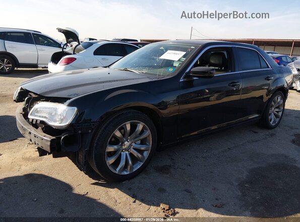 2C3CCAAG3JH342047 2018 CHRYSLER 300 Черный Передняя левая четверть