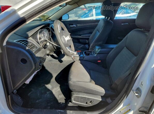 2C3CCAAG8NH221861 2022 CHRYSLER 300 Белый Вид салона спереди