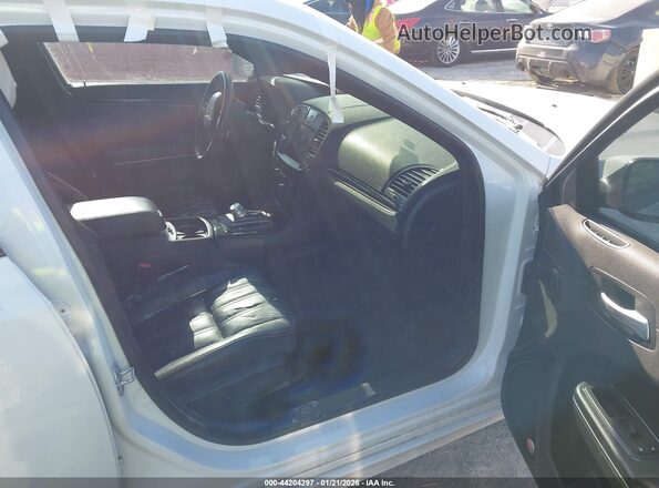 2C3CCABG0HH624185 2017 CHRYSLER 300 Белый Вид салона спереди