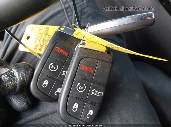 2C3CCABG0HH624185 2017 CHRYSLER 300 Белый Вид панели приборов