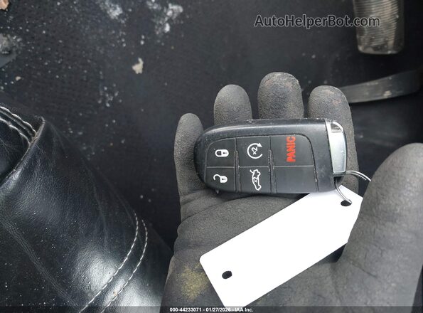 2C3CCABG0PH561121 2023 CHRYSLER 300 Серый Вид панели приборов