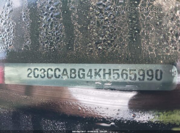2C3CCABG4KH565990 2019 CHRYSLER 300 Бордовый Вид подкапотного пространства