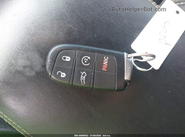 2C3CCABG6HH663007 2017 CHRYSLER 300 Черный Вид панели приборов