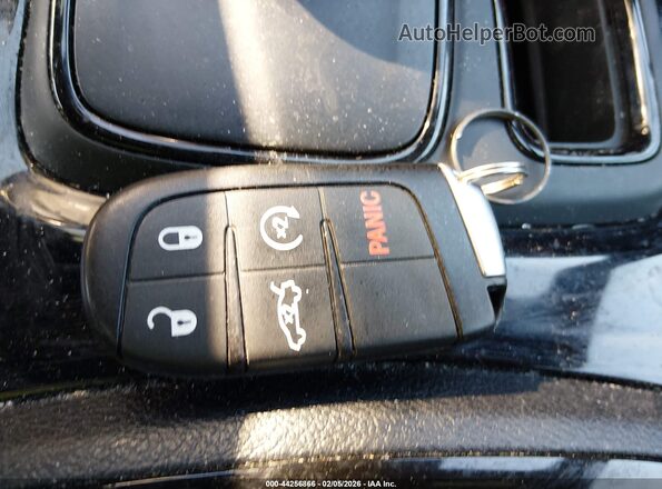 2C3CCAGG3JH149212 2018 CHRYSLER 300 Черный Вид панели приборов
