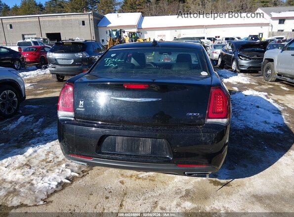 2C3CCAGG3JH149212 2018 CHRYSLER 300 Черный 