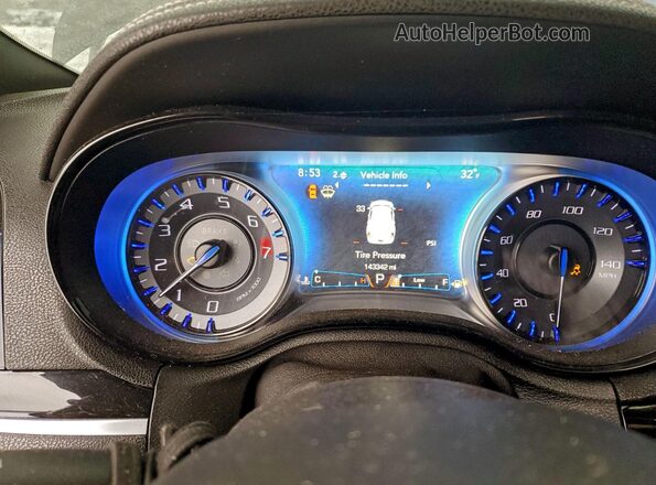 2C3CCAGG5HH540436 2017 CHRYSLER 300 Серебряный Вид щитка приборов