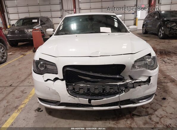 2C3CCAGG9HH648090 2017 CHRYSLER 300 White Widok zestawu wskaźników