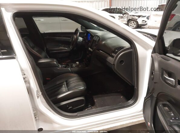 2C3CCAGG9HH648090 2017 CHRYSLER 300 White Widok wnętrza z przodu