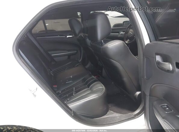 2C3CCAGG9HH648090 2017 CHRYSLER 300 White Widok naklejki z numerem VIN
