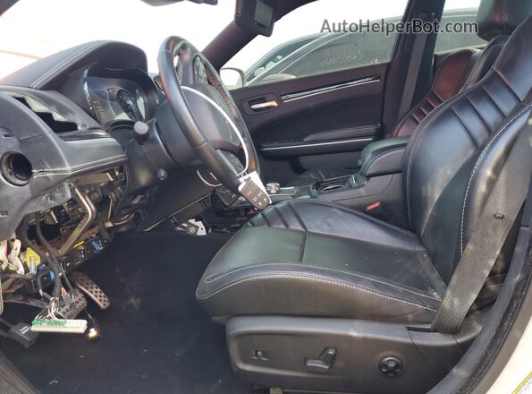 2C3CCAPJ2PH500695 2023 CHRYSLER 300 White Widok wnętrza z przodu