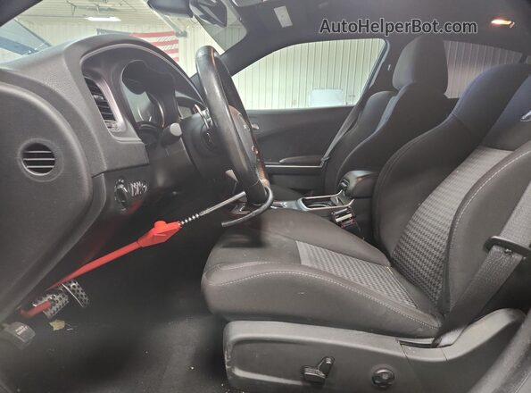 2C3CDXGJ5LH252064 2020 DODGE CHARGER Черный Вид салона спереди