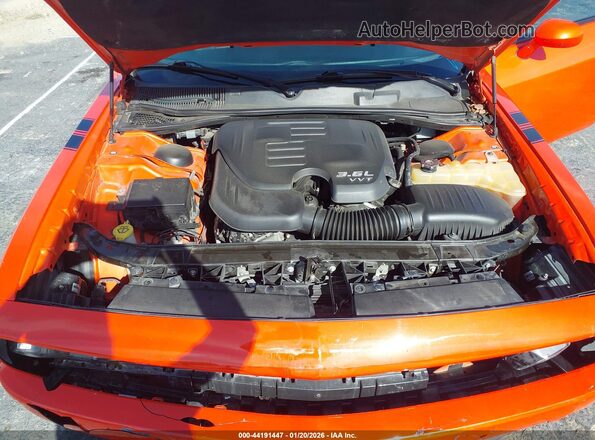 2C3CDZAG7GH305569 2016 DODGE CHALLENGER Оранжевый Вид сзади