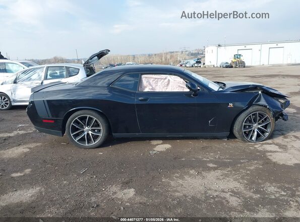 2C3CDZFJ0GH153901 2016 DODGE CHALLENGER Black Вид задньої частини салону