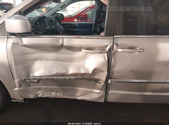 2C4RC1BG3GR292225 2016 CHRYSLER TOWN & COUNTRY Серебряный Вид спереди