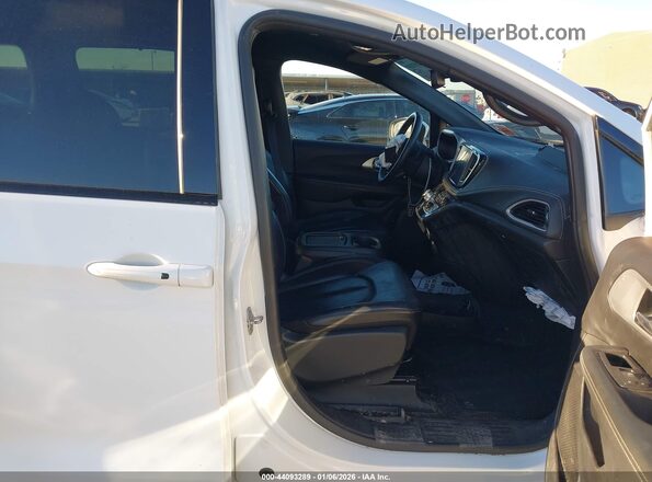 2C4RC1BG7PR629382 2023 CHRYSLER PACIFICA White Вид салону спереду