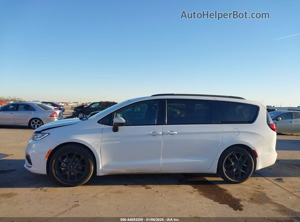 2C4RC1BG7PR629382 2023 CHRYSLER PACIFICA White Панорамний вид салону 360°