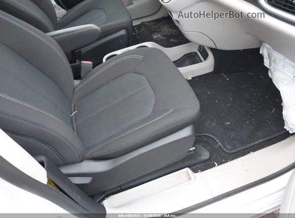 2C4RC1CG0NR105065 2022 CHRYSLER VOYAGER Белый Вид салона спереди