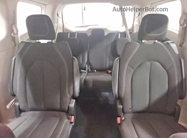 2C4RC1CG0PR526478 2023 CHRYSLER VOYAGER White Widok tylnych siedzeń