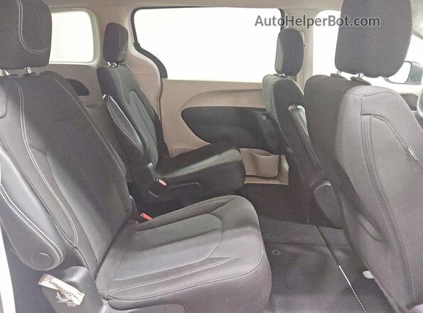 2C4RC1CG0PR526478 2023 CHRYSLER VOYAGER White Widok wnętrza z tyłu