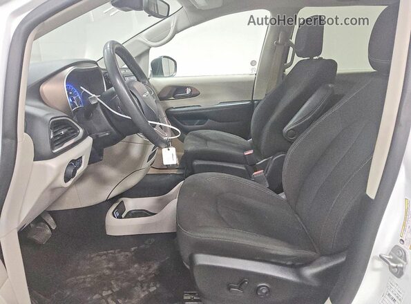 2C4RC1CG0PR526478 2023 CHRYSLER VOYAGER White Widok wnętrza z przodu