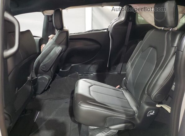 2C4RC1CG5SR535007 2025 CHRYSLER VOYAGER Белый Вид задней части салона