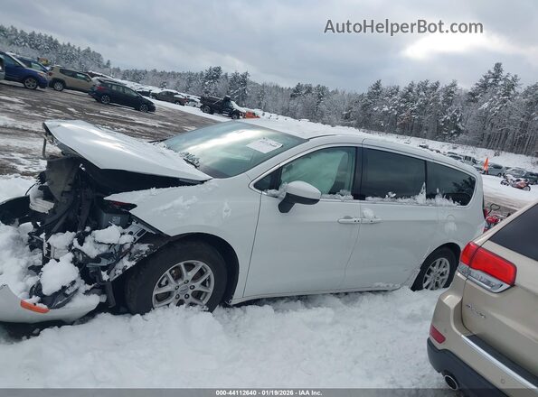 2C4RC1CGXNR159778 2022 CHRYSLER VOYAGER Белый Вид задней части салона