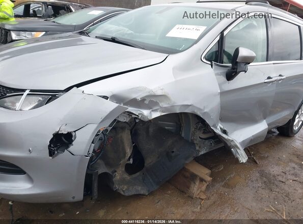 2C4RC1DG3LR286139 2020 CHRYSLER VOYAGER Silver Widok z przodu