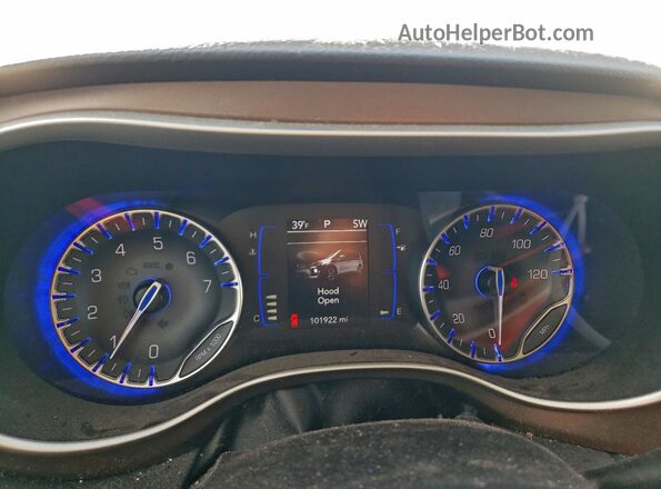 2C4RC1FG0JR132966 2018 CHRYSLER PACIFICA White Widok zestawu wskaźników