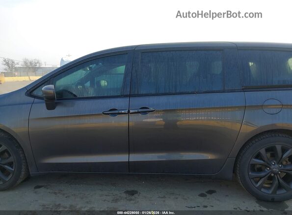 2C4RC1FG5JR316719 2018 CHRYSLER PACIFICA Gray 