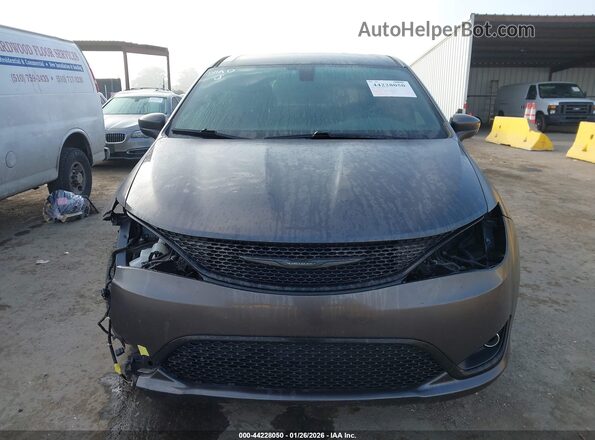 2C4RC1FG5JR316719 2018 CHRYSLER PACIFICA Gray Widok wnętrza z tyłu