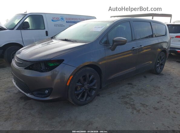 2C4RC1FG5JR316719 2018 CHRYSLER PACIFICA Gray Przód lewy