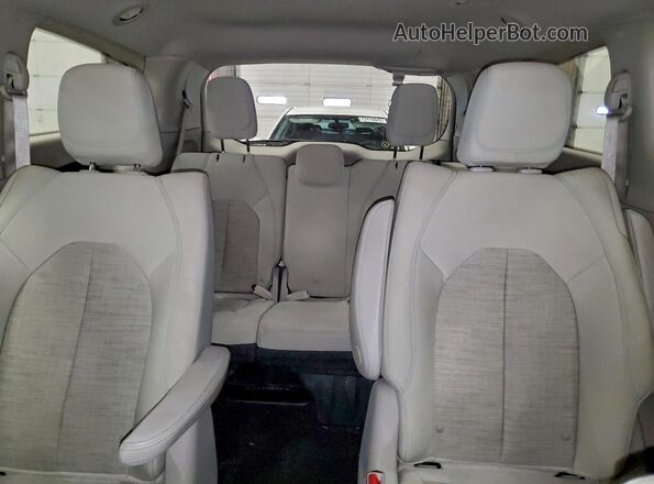 2C4RC1H75JR195283 2018 CHRYSLER PACIFICA Blue Vista de los asientos traseros