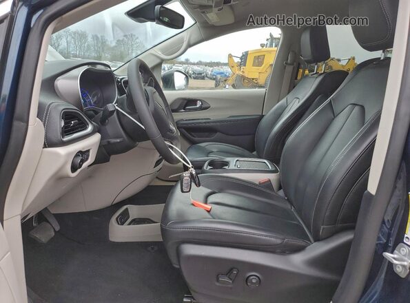 2C4RC1L72PR543217 2023 CHRYSLER PACIFICA Синий Вид салона спереди
