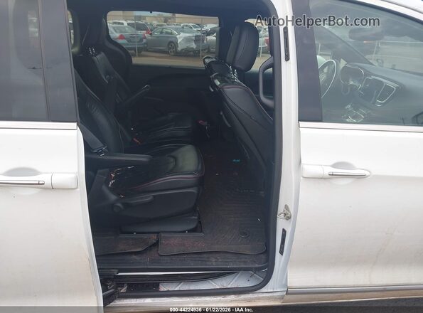 2C4RC1N77LR143497 2020 CHRYSLER PACIFICA White Vista de la etiqueta del VIN