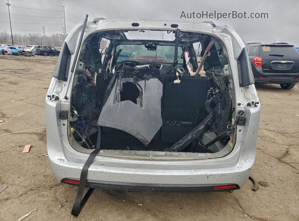 2C4RC3GG1PR556479 2023 CHRYSLER PACIFICA Silver Widok z tyłu