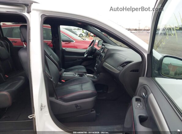 2C4RDGEG0JR241946 2018 DODGE GRAND CARAVAN Белый Вид салона спереди