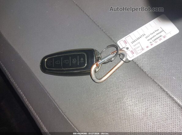 2FMGK5C8XHBA10399 2017 FORD FLEX Серый Вид панели приборов