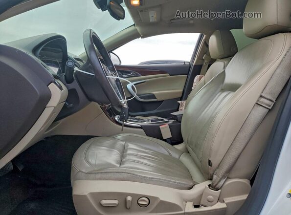 2G4GK5EX1G9161982 2016 BUICK REGAL Белый Вид салона спереди