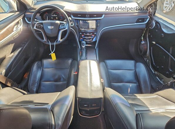 2G61M5S37J9166488 2018 CADILLAC XTS Silver Widok deski rozdzielczej