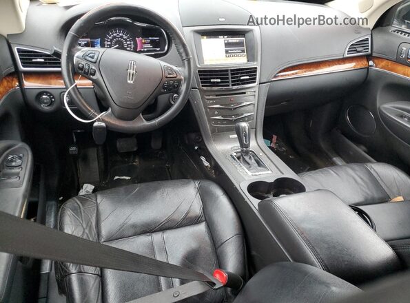 2LMHJ5AT8HBL01048 2017 LINCOLN MKT Черный Вид панели приборов